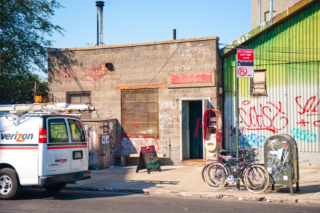 Exterior_of_Roberta's_in_Bushwick,_Brooklyn (1)
